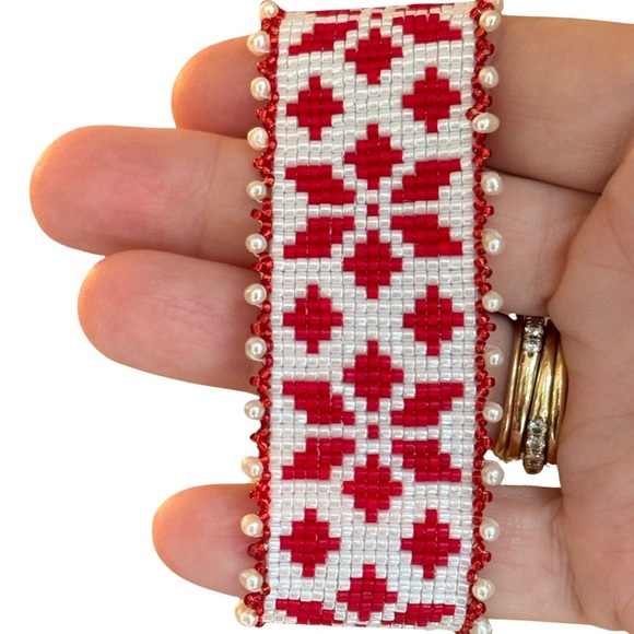 Hand crafted snowflake motif beaded cuff bracelet in holiday seasonal red white - Picture 10 of 13